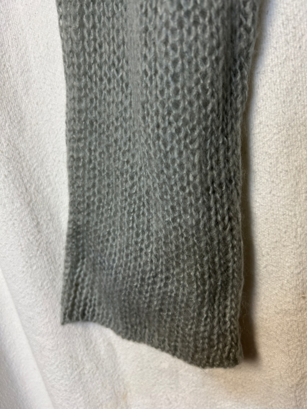 Wooden Ships Women’s Light Gray V-Neck Sweater Size M Mohair/Wool Blend - Picture 4 of 11